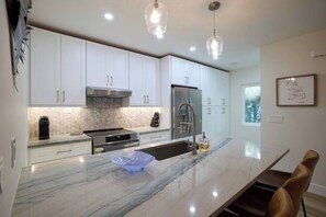 Mikrowelle, Ofen, Herdplatte, Geschirrspüler