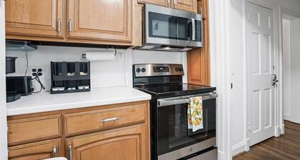 3Bd/2.5ba Townhome in Bethesda nr NIH and Metro