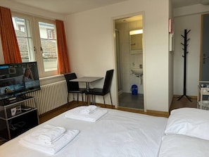 Iron/ironing board, WiFi, bed sheets