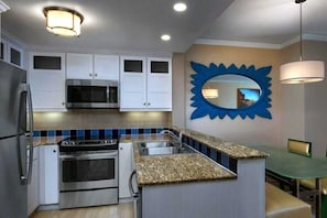 Private kitchen - Oceanfront 2-bedroom condo in Marriott OceanWatch, Myrtle Beach 7/25-8/1, 2026 (Myrtle Beach)