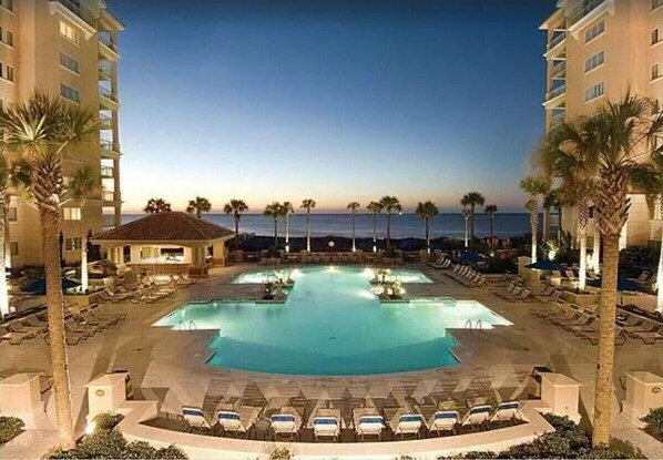 Pool - Oceanfront 2-bedroom condo in Marriott OceanWatch, Myrtle Beach 7/25-8/1, 2026 (Myrtle Beach)