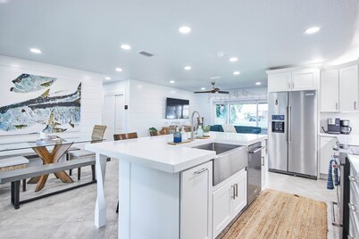 Waterfront+Dock l Commercial Ice Maker l 2 Kayaks