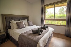 3 bedrooms, iron/ironing board, Internet, bed sheets - Luxury Flat in Marrakech Prestigia Garden level with pool (Marrakech)