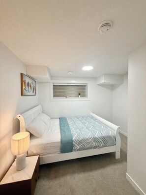 2 bedrooms, iron/ironing board, Internet, bed sheets