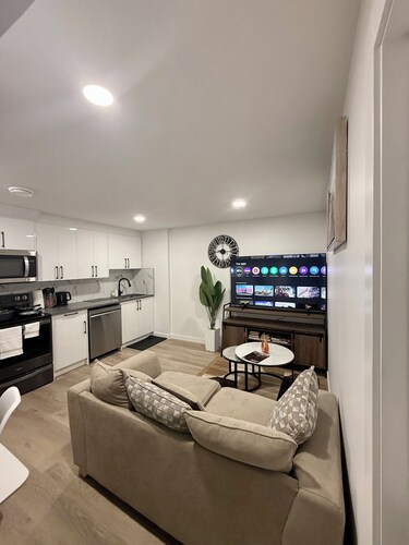 Cozy 2 Bedroom Suite Close to Amenities