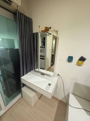 Room, 1 Bedroom, Accessible, Smoking | Interior
