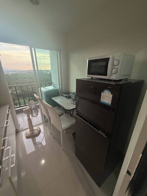 Room, 1 Bedroom, Accessible, Smoking | Interior