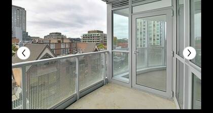 YORKVILLE LUXURY CORNER SUITE!