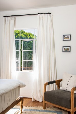 1 bedroom, desk, iron/ironing board, travel cot - Enjoy indoor-outdoor living, a full kitchen and walk to beach and state st. (Santa Barbara)