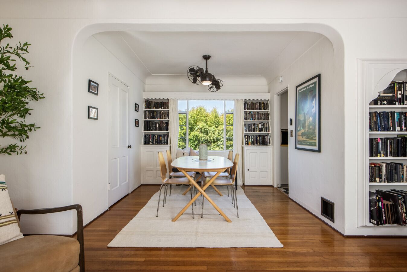 Enjoy Indoor-outdoor Living, A Full Kitchen And Walk To Beach And State St. - Santa Barbara beach, CA