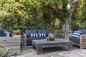 Terrace/patio - Enjoy indoor-outdoor living, a full kitchen and walk to beach and state st. (Santa Barbara)