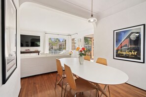 Dining - Enjoy indoor-outdoor living, a full kitchen and walk to beach and state st. (Santa Barbara)