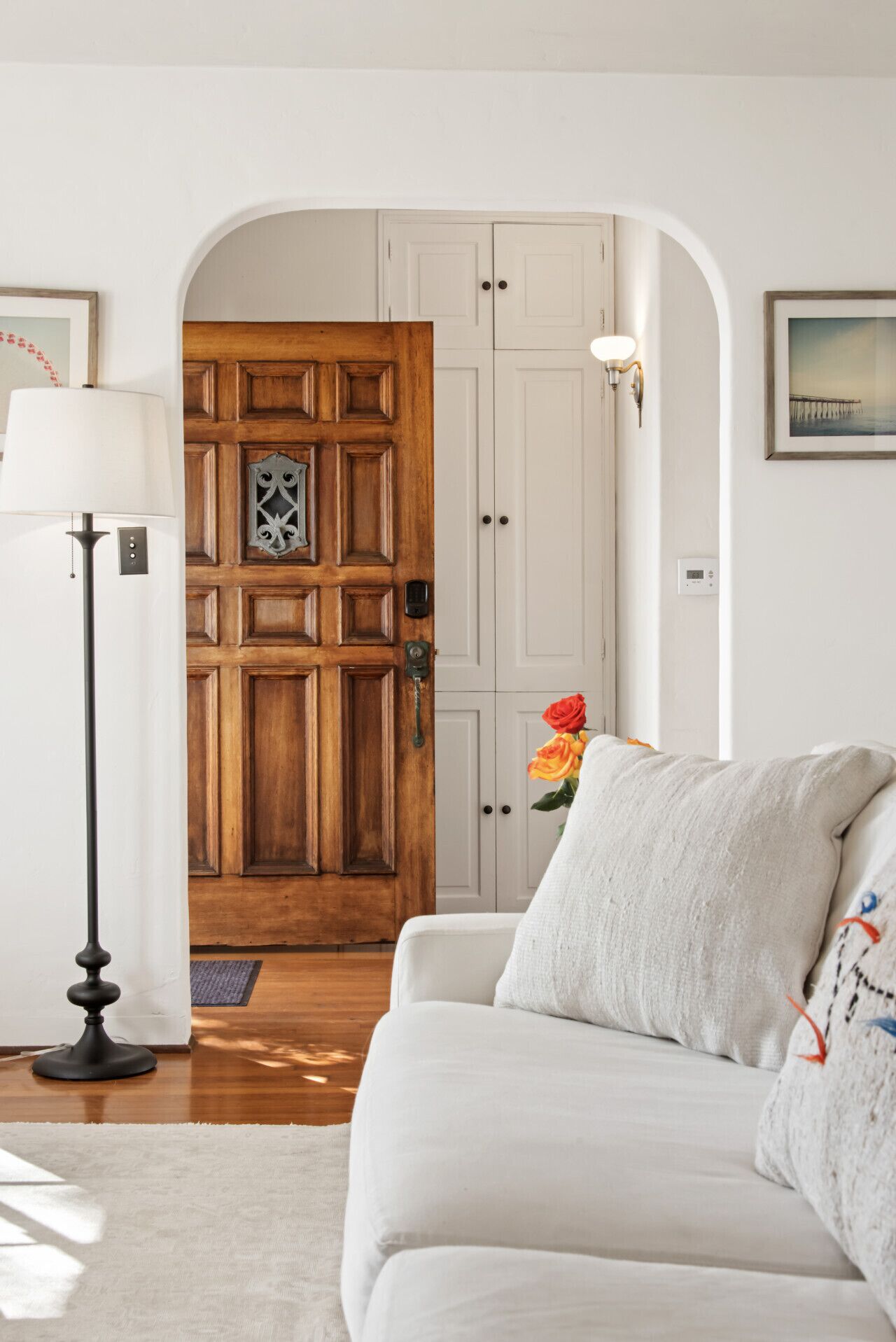 Enjoy Indoor-outdoor Living, A Full Kitchen And Walk To Beach And State St. - Santa Barbara, CA