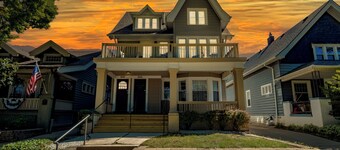 Relax in Style: 4BR Milwaukee Home Featuring a Private Hot Tub ¦ Family-Friendly