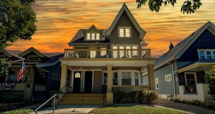 Relax in Style: 4BR Milwaukee Home Featuring a Private Hot Tub ¦ Family-Friendly