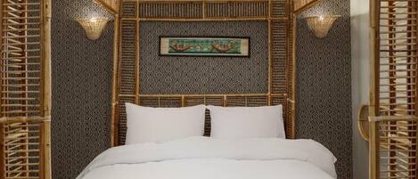 4 bedrooms, iron/ironing board, Internet, bed sheets