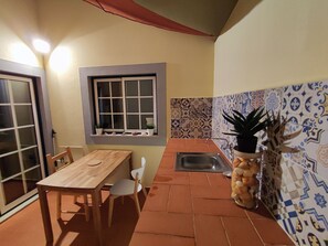 Dining - House with patio and roof top in the heart of Olhao, a stone's throw from the waterfront (Olhão)