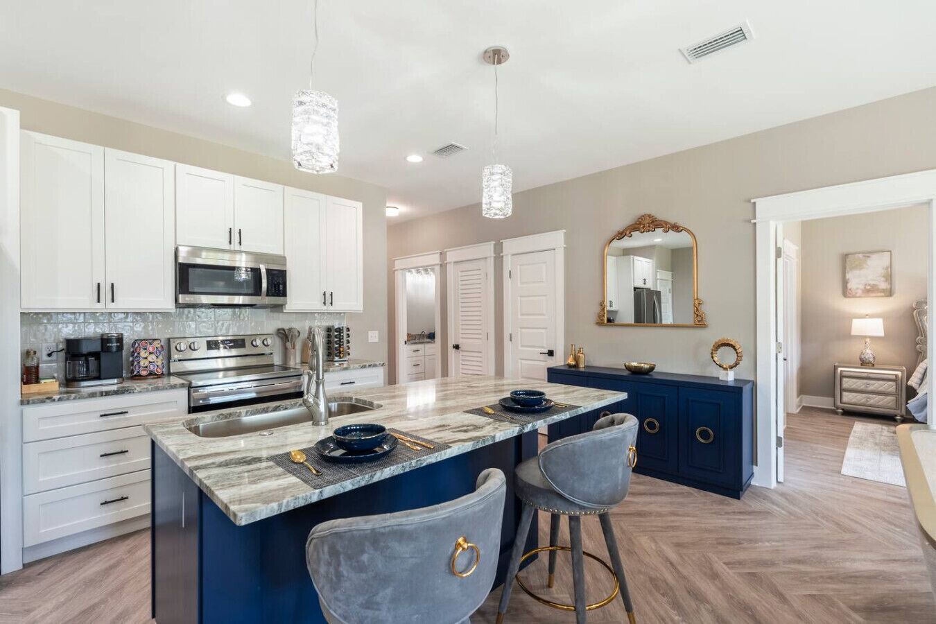 Microondas, horno, parrilla de estufa y lavavajillas 