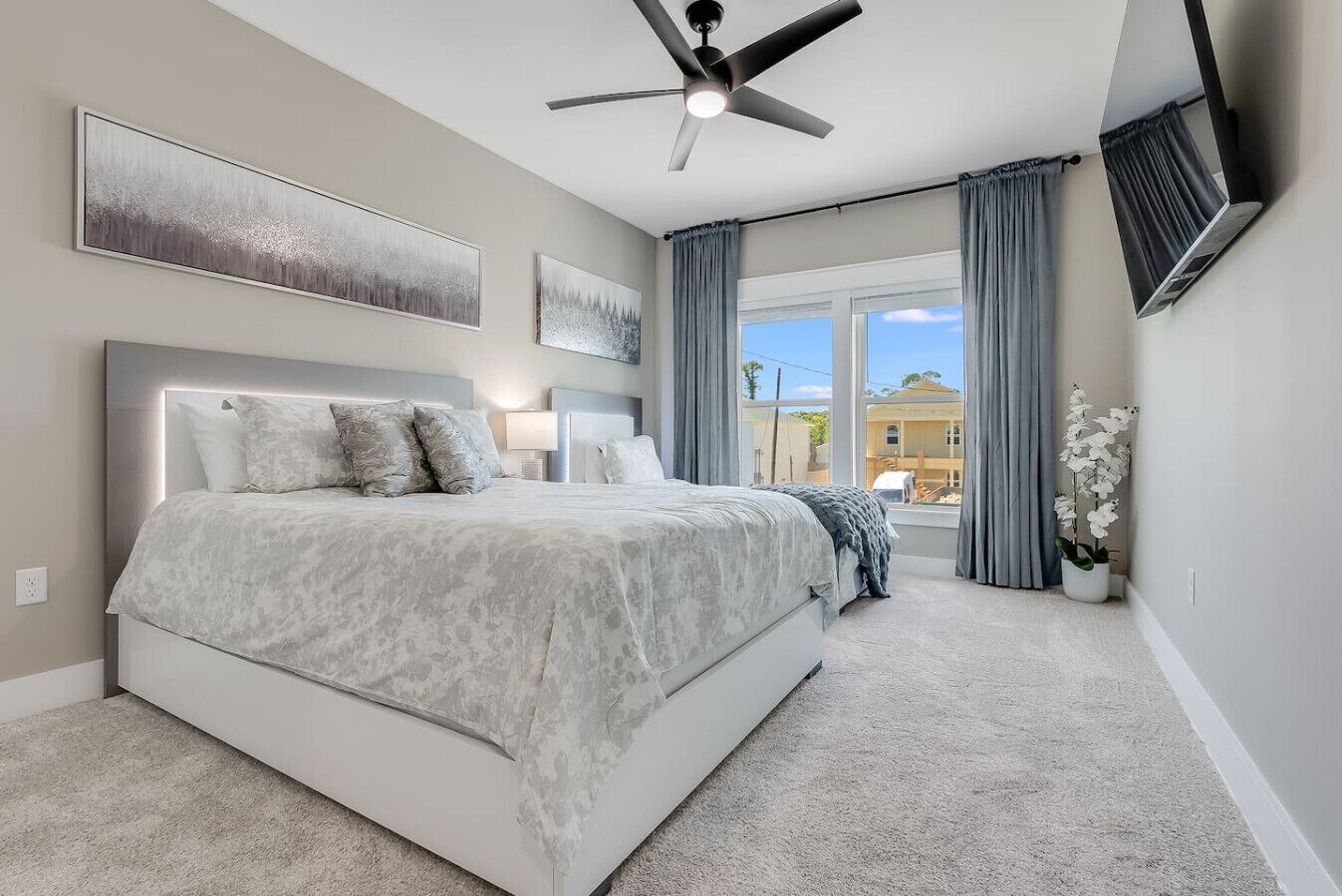 6 bedrooms, iron/ironing board, travel crib, WiFi (free)