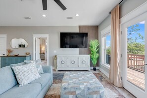 TV connectée, cheminée, jeux vidéo