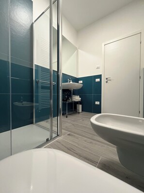 Hair dryer, bidet, towels, soap - Home Apple Arch (Arco)