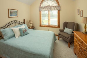 5 bedrooms, iron/ironing board, Internet, bed sheets