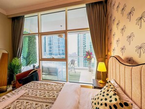 3 makuuhuonetta, työpöytä, silitysrauta/-lauta, ilmainen Wi-Fi