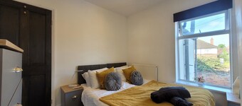 Central Ipswich Stay: 2-Bed, Courtyard Garden & Work-Friendly