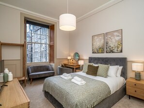 2 chambres, fer et planche à repasser, draps fournis