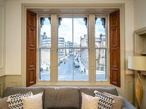 Interior - Pass the Keys | Beautiful Modern Historical Flat Close to Castle (Edinburgh)