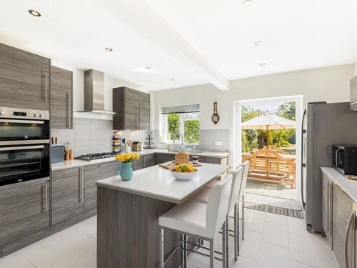 Riverview House | Family home | Large garden | Pass the Keys