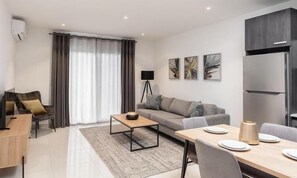 Luxury Apartment, Balcony, City View | Living area