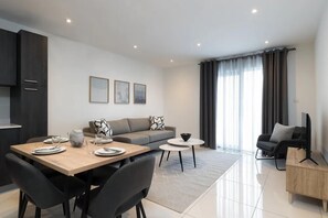 Luxury Apartment, Balcony, City View | In-room dining