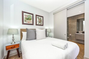 2 Schlafzimmer, Zimmersafe, Bügeleisen/Bügelbrett, Internetzugang