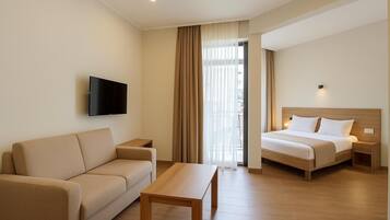 Escritorio, insonorización y wifi gratis