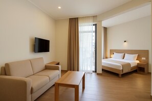 Junior Room | Desk, soundproofing, free WiFi - Hotel Corner  (Batumi)