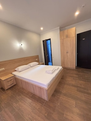 Comfort Double Room, City View | Desk, free WiFi