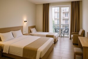 Deluxe Quadruple Room | Desk, soundproofing, free WiFi - Hotel Corner  (Batumi)