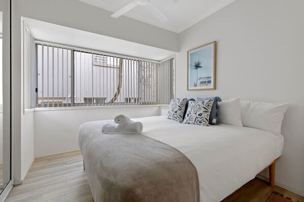 2 bedrooms, iron/ironing board, WiFi