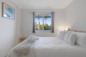 2 bedrooms, iron/ironing board, WiFi - 2BDR Beachside Bliss in Wamberal (Wamberal)