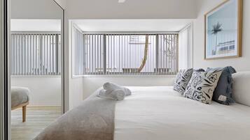 2 bedrooms, iron/ironing board, WiFi