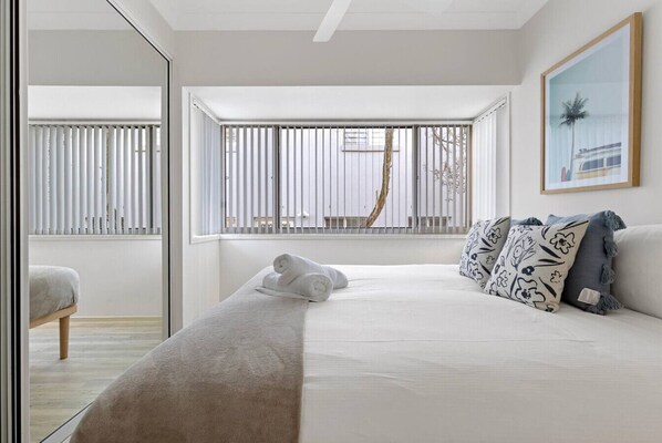 2 bedrooms, iron/ironing board, WiFi