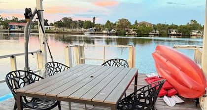 1bd/1ba townhome w/ PRIVATE DOCK & KAYAKS