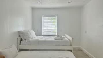 1 habitación, tabla de planchar con plancha, wifi y ropa de cama