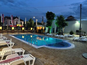 Pool - Smeštaj TEA - oaza sa dva bazena u srcu Vrnjačke Banje (Vrnjačka Banja)