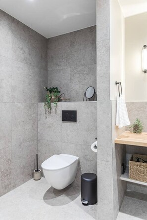 淋浴設備、免費梳洗用品、風筒、提供毛巾