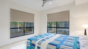 3 slaapkamers, een strijkplank/strijkijzer, internet