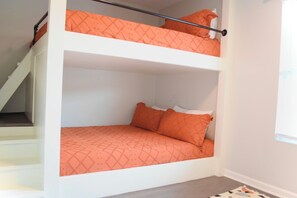 4 Schlafzimmer, Bügeleisen/Bügelbrett, kostenloses WLAN, Bettwäsche