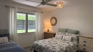 3 slaapkamers, een strijkplank/strijkijzer, internet