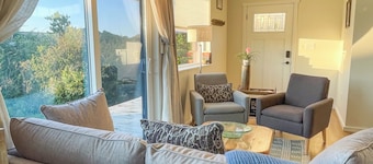 Hale Nalu " House of the Waves ": 2-bedroom ocean view cottage in Yachats